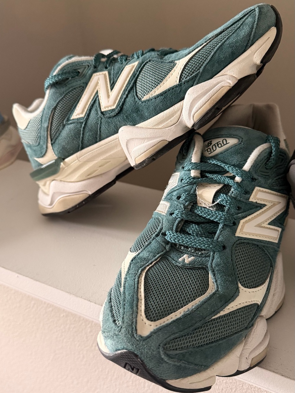 New Balance 9060 Teal & Cream Athletic Sneakers Size 8.5 Women’s